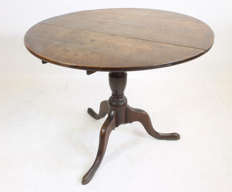 A GEORGIAN OAK TRIPOD TABLE Image
