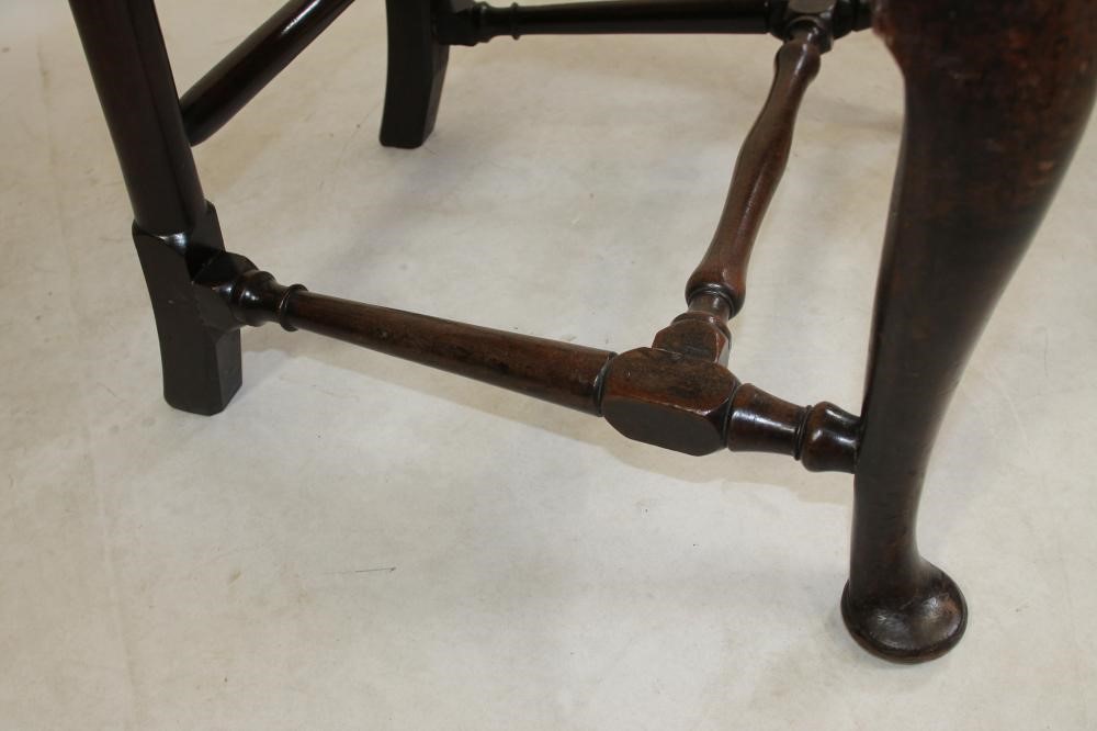 AN EARLY GEORGIAN MAHOGANY SIDE CHAIR Image