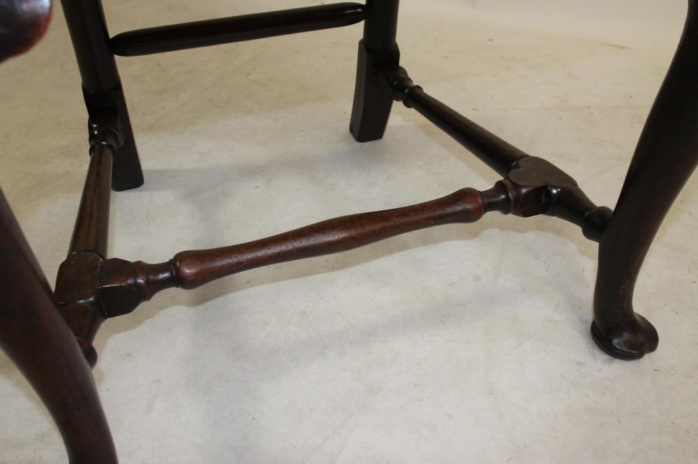 AN EARLY GEORGIAN MAHOGANY SIDE CHAIR Image