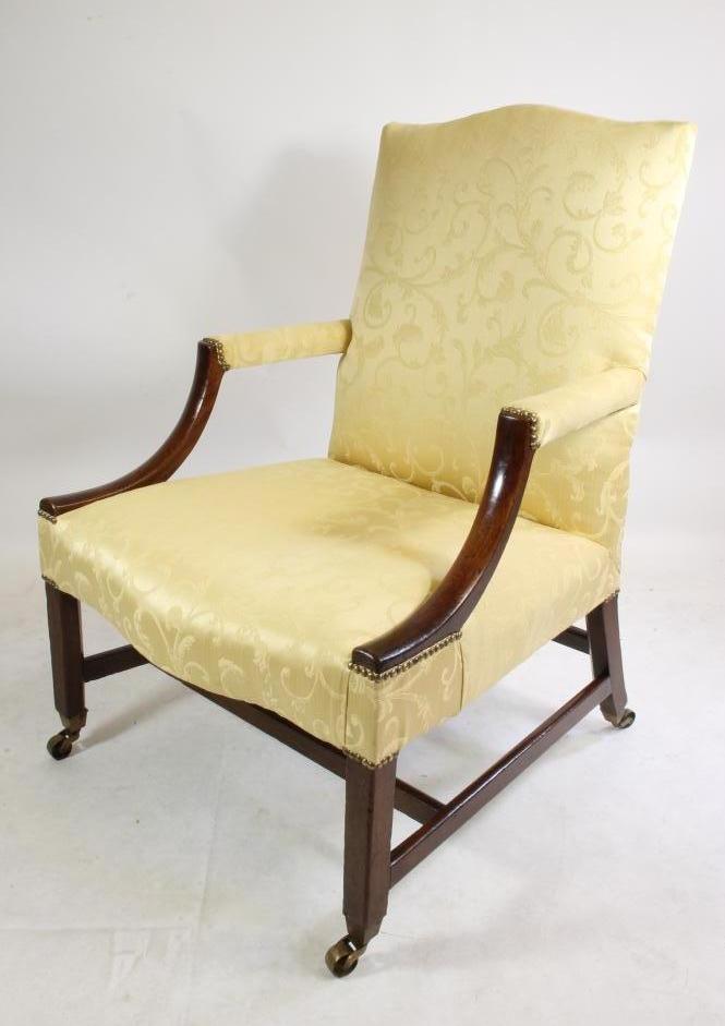 A GEORGIAN MAHOGANY LIBRARY CHAIR of "Gainsborough" type Image