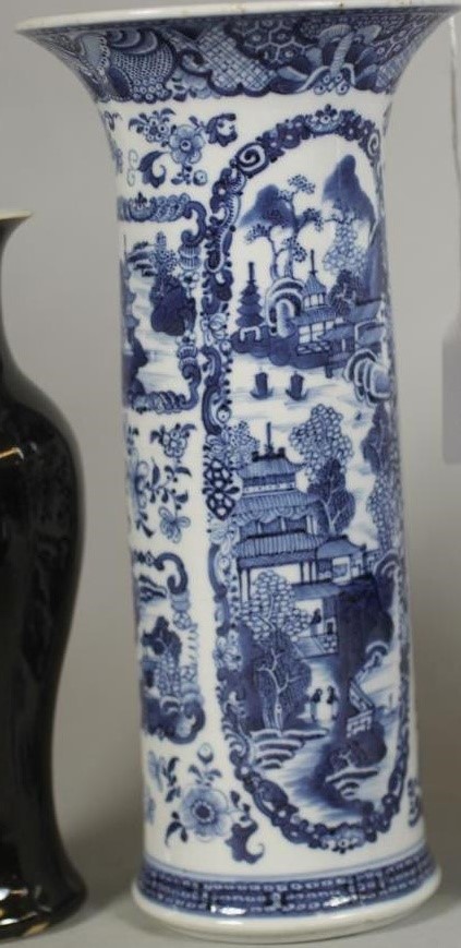 A COLLECTION OF CHINESE PORCELAIN Image