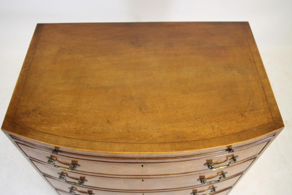 A SMALL REGENCY STYLE MAHOGANY CHEST OF DRAWERS Image