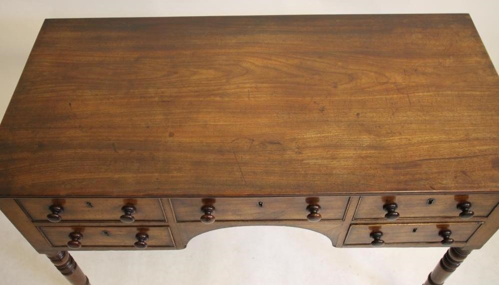 A REGENCY MAHOGANY DRESSING TABLE Image