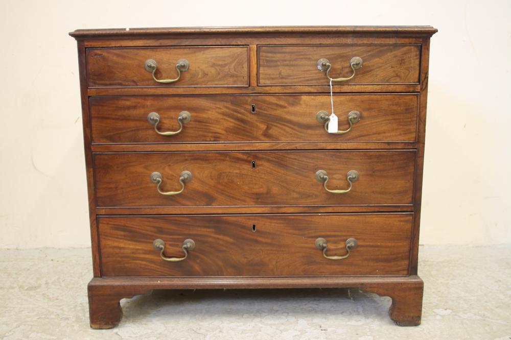 A GEORGIAN MAHOGANY CHEST Image