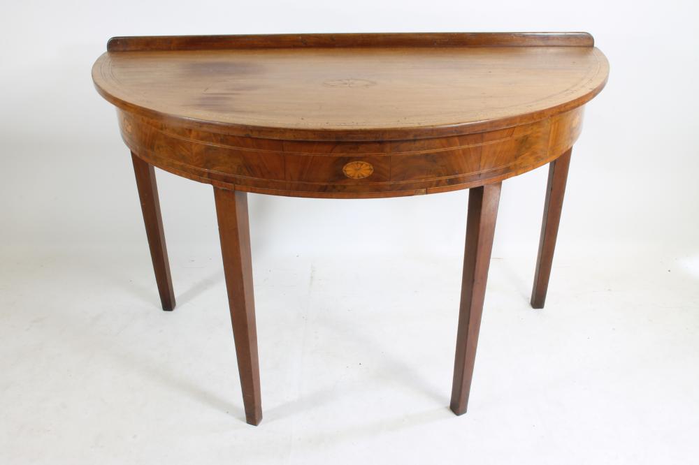 A GEORGIAN MAHOGANY SIDE TABLE Image