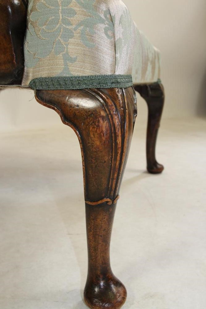 A GEORGIAN STYLE WALNUT LIBRARY CHAIR Image