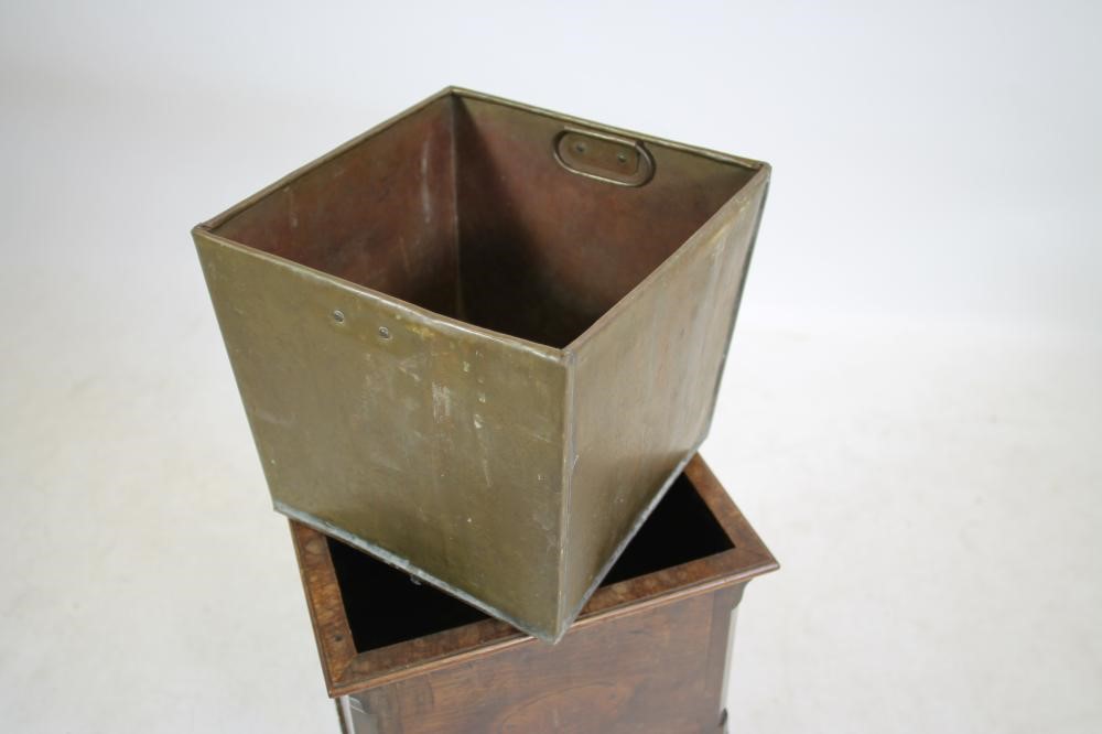 A GEORGIAN MAHOGANY PLANT STAND Image