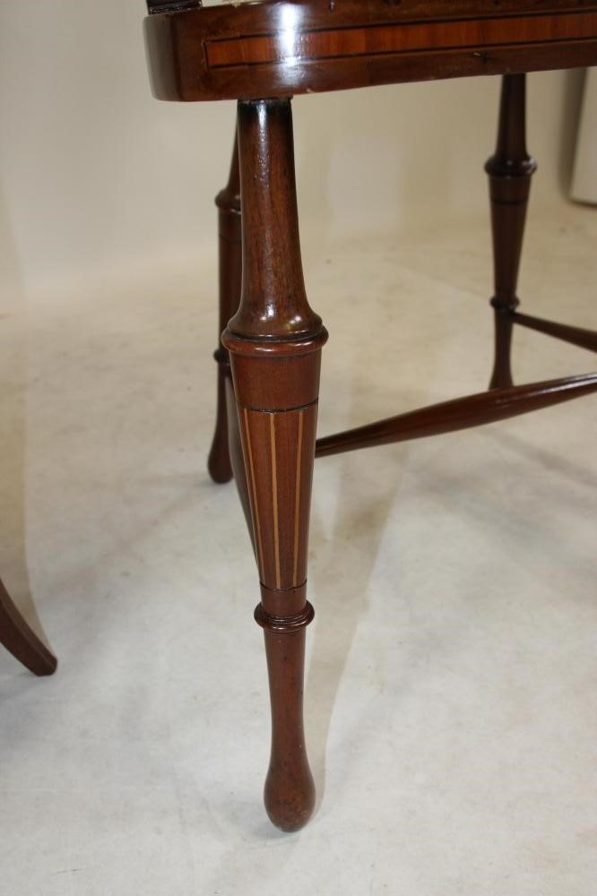 AN EDWARDIAN MAHOGANY ETAGERE of three tier oval form with stringing Image