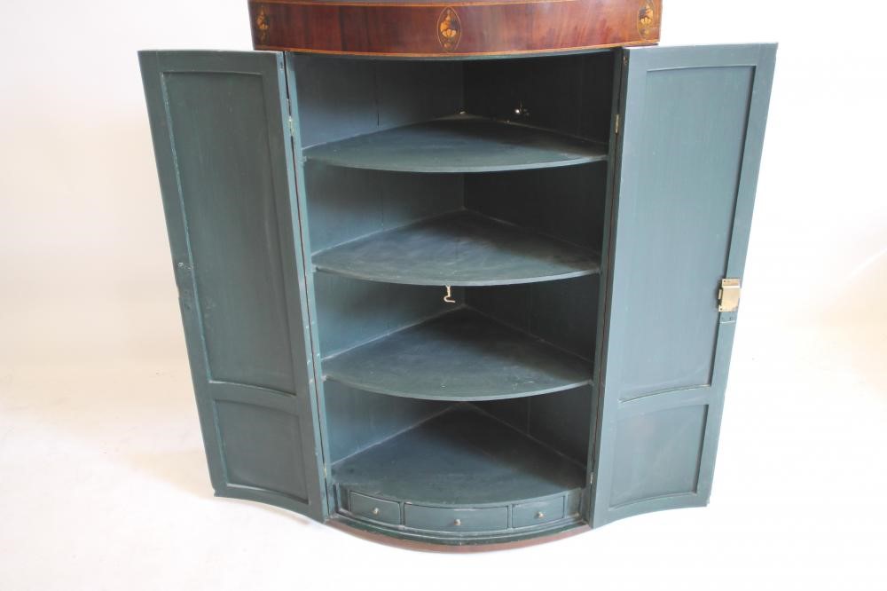 A GEORGIAN MAHOGANY CORNER CUPBOARD Image