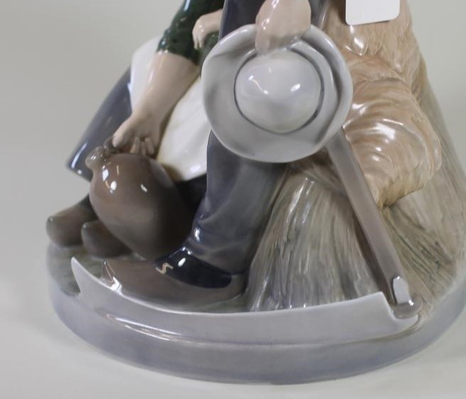 A LARGE ROYAL COPENHAGEN PORCELAIN FIGURE GROUP- "HARVEST" -  c.1970 Image