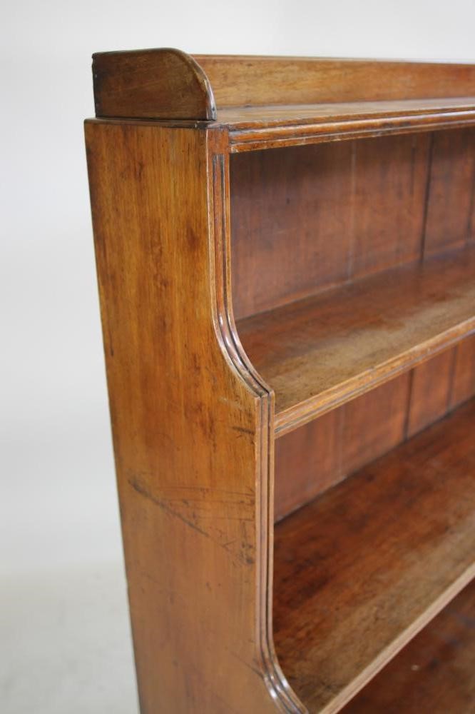 A MAHOGANY "WATERFALL" OPEN BOOKCASE Image