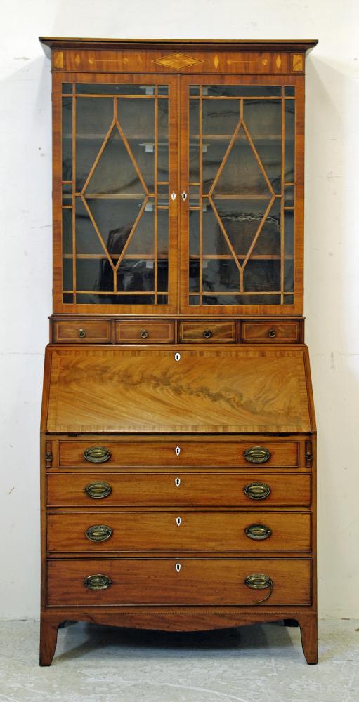 A GEORGIAN SCOTTISH MAHOGANY BUREAU BOOKCASE Image
