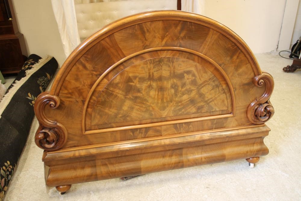 A VICTORIAN MAHOGANY HALF TESTER BEDSTEAD Image
