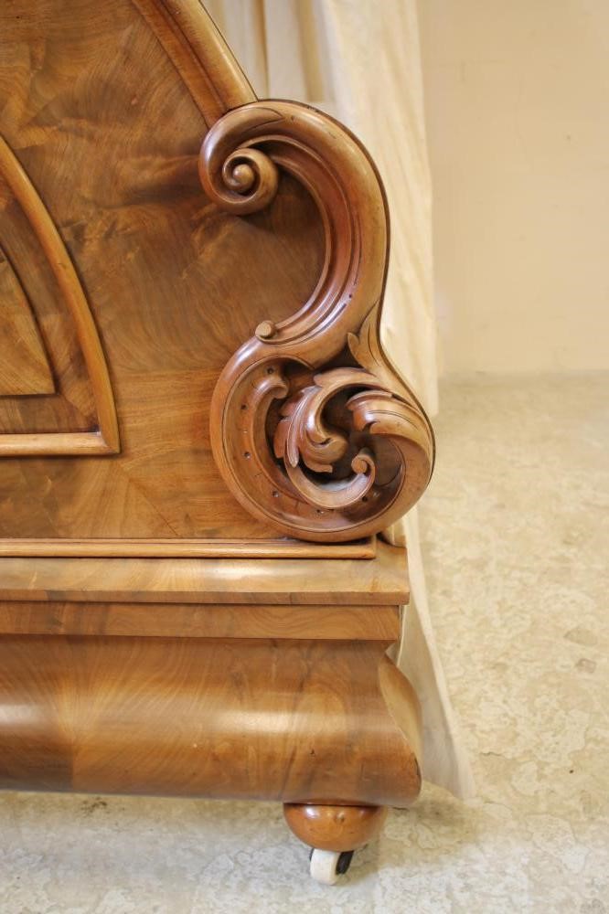 A VICTORIAN MAHOGANY HALF TESTER BEDSTEAD Image