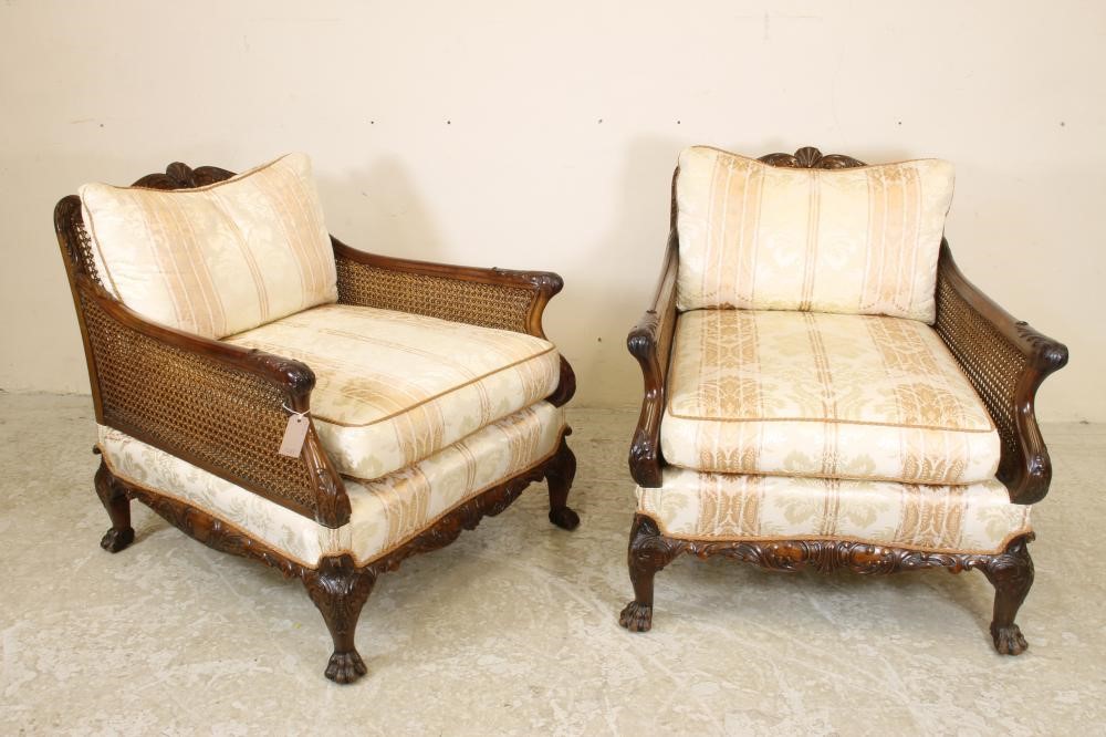 A CARVED WALNUT FRAMED BERGERE SUITE Image
