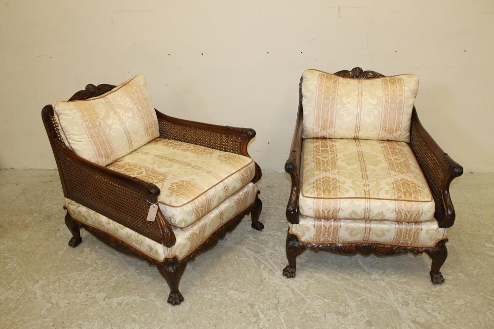 A CARVED WALNUT FRAMED BERGERE SUITE Image