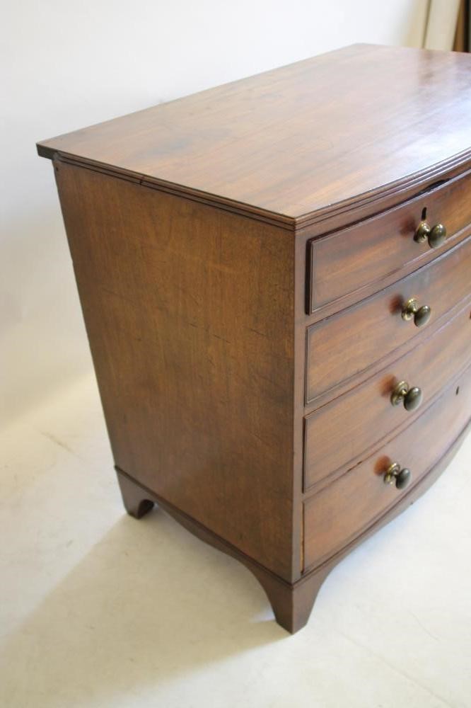 A GEORGIAN MAHOGANY CHEST Image