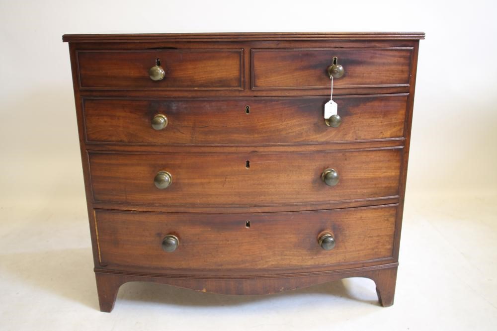 A GEORGIAN MAHOGANY CHEST Image