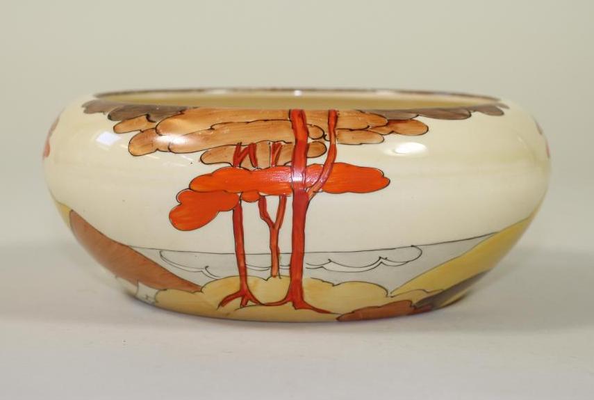 A CLARICE CLIFF NEWPORT POTTERY "CORAL FIRS" PATTERN BIZARRE BOWL Image