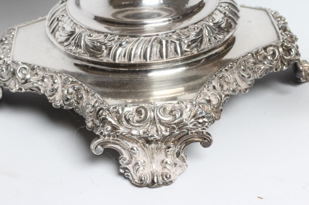 A LARGE OLD SHEFFIELD PLATE TEA URN Image