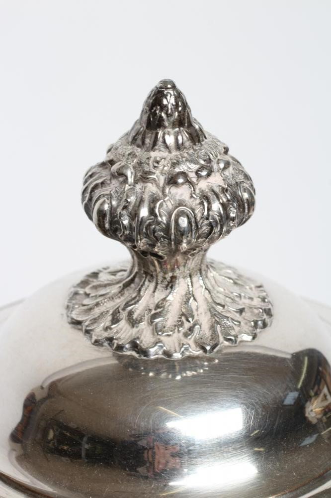 A LARGE OLD SHEFFIELD PLATE TEA URN Image