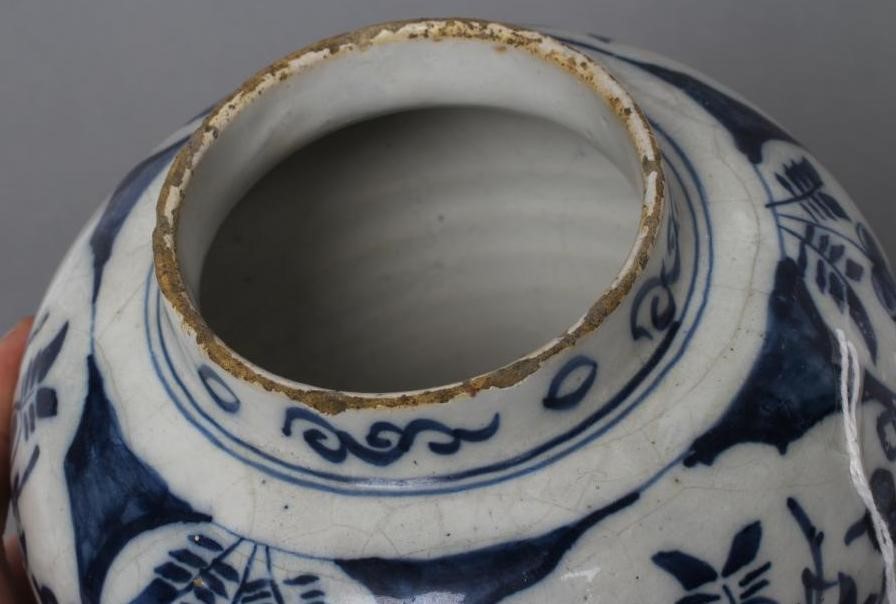A DUTCH DELFT VASE Image