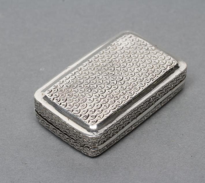 A GEORGE III SILVER VINAIGRETTE Image