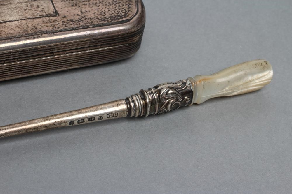 A WILLIAM IV SILVER SNUFF BOX Image