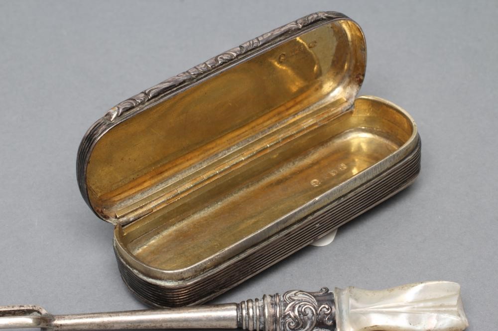 A WILLIAM IV SILVER SNUFF BOX Image