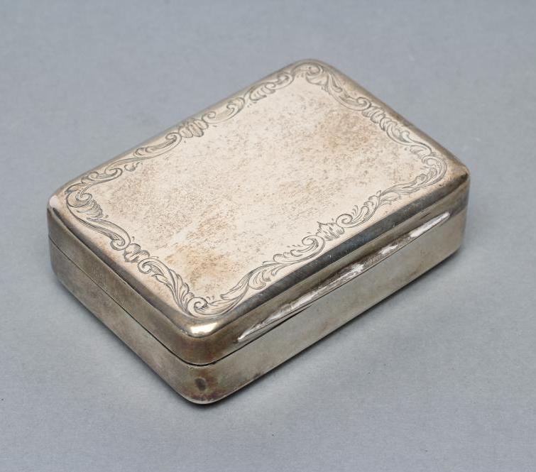 A LATE GEORGE III SILVER SNUFF BOX Image