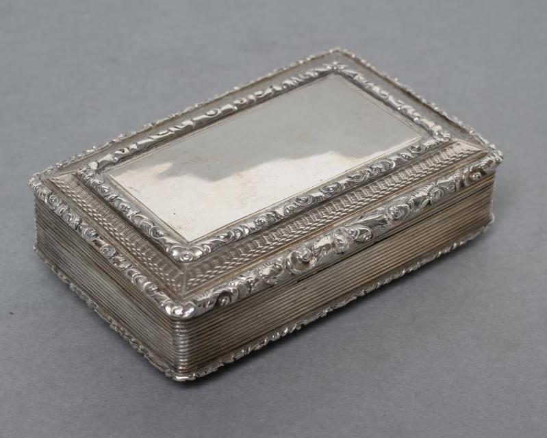 AN EARLY VICTORIAN SILVER SNUFF BOX Image