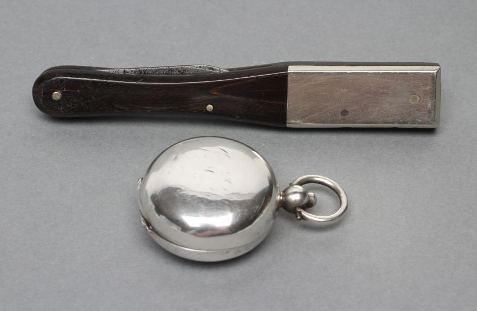 AN EDWARDIAN SILVER SOVEREIGN HOLDER Image