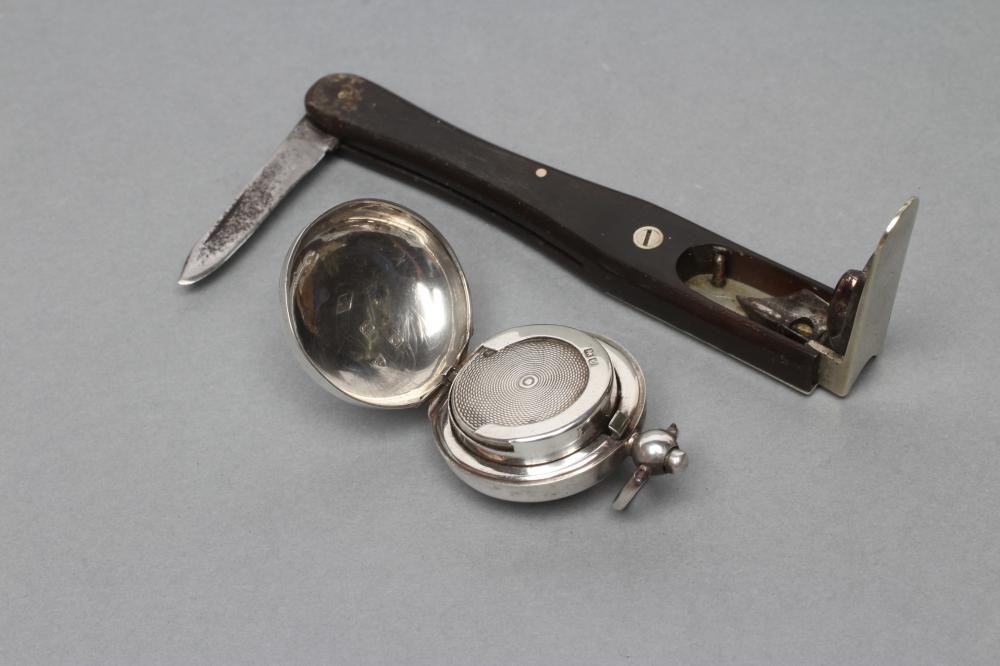 AN EDWARDIAN SILVER SOVEREIGN HOLDER Image