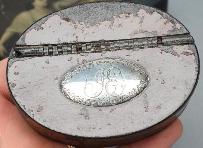 A RUSSIAN LACQUERED BOX Image