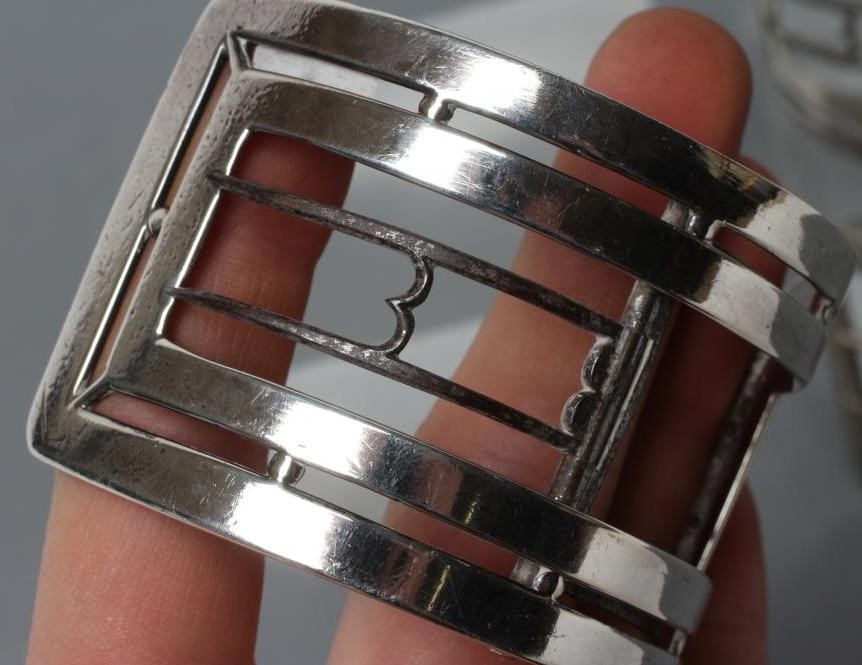 TWO PAIRS OF GEORGIAN GENTLEMAN'S SILVER SHOE BUCKLES Image