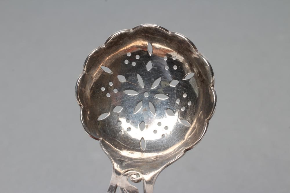 A SILVER CADDY SPOON Image