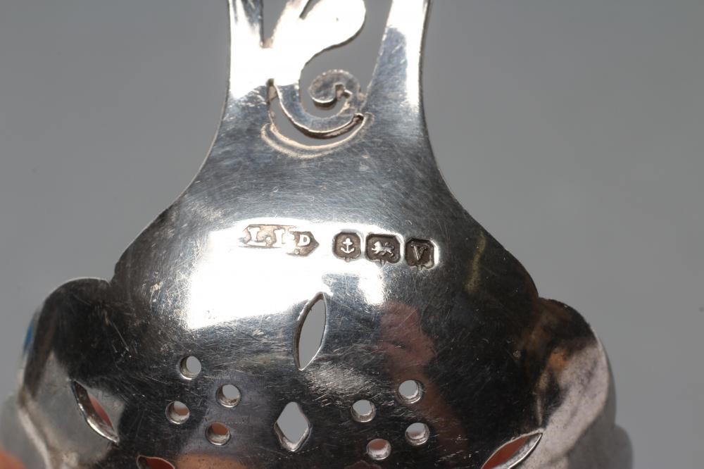 A SILVER CADDY SPOON Image