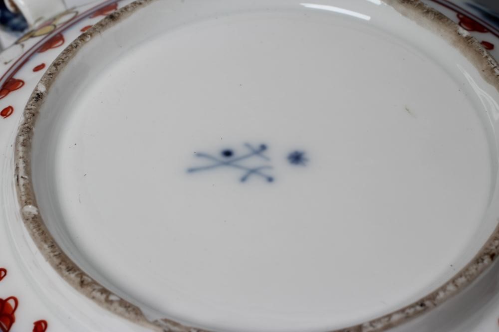 A MARCOLINI MEISSEN PORCELAIN ECUELLE AND COVER Image