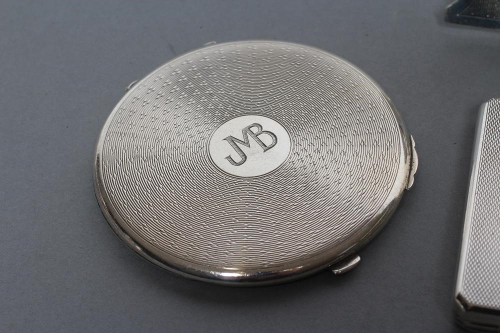 AN ART DECO SILVER CIGARETTE CASE Image