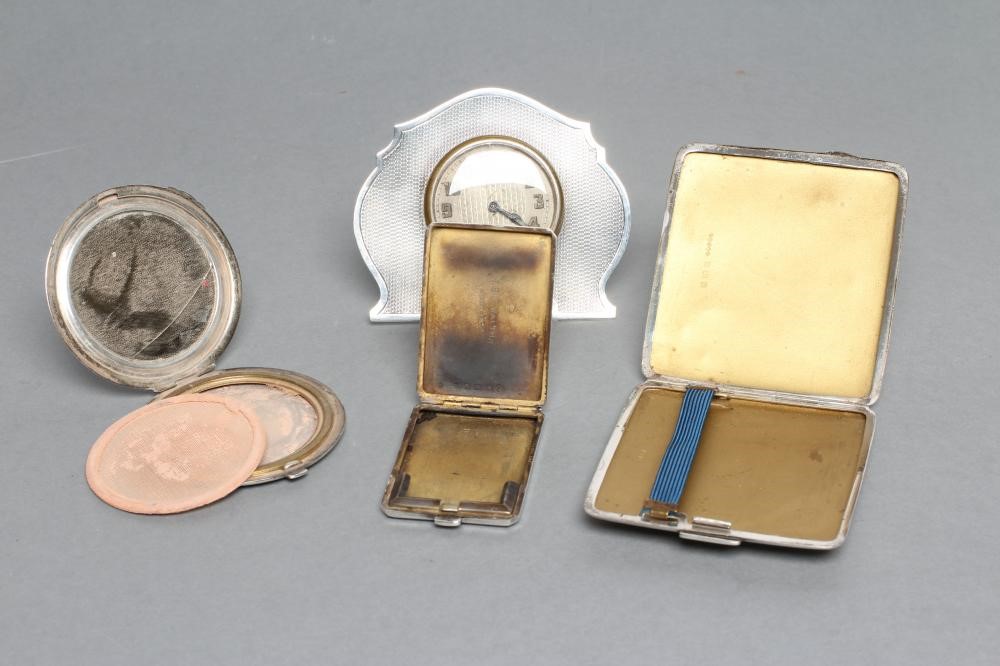 AN ART DECO SILVER CIGARETTE CASE Image