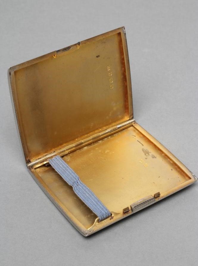 AN ART DECO SILVER CIGARETTE CASE Image