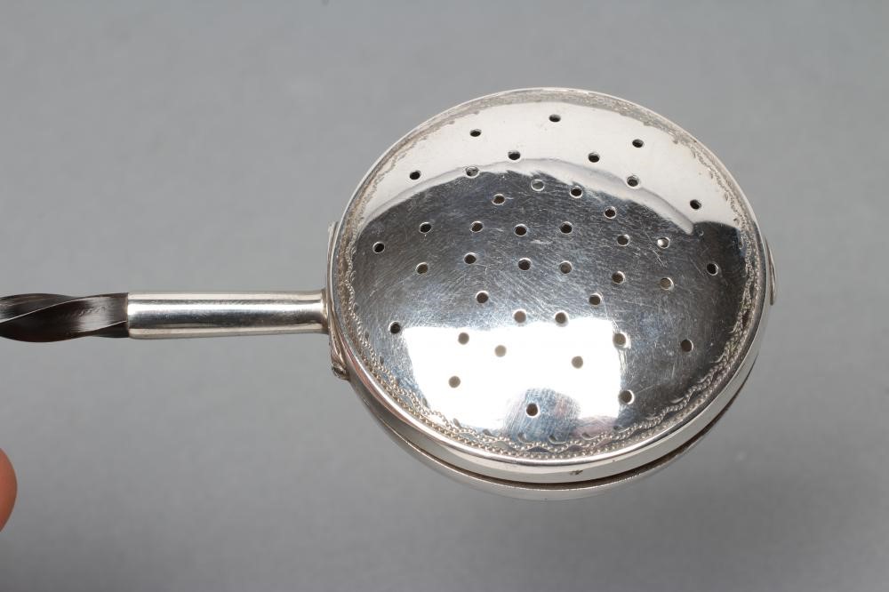 AN EARLY VICTORIAN SILVER NOVELTY TEA INFUSER Image