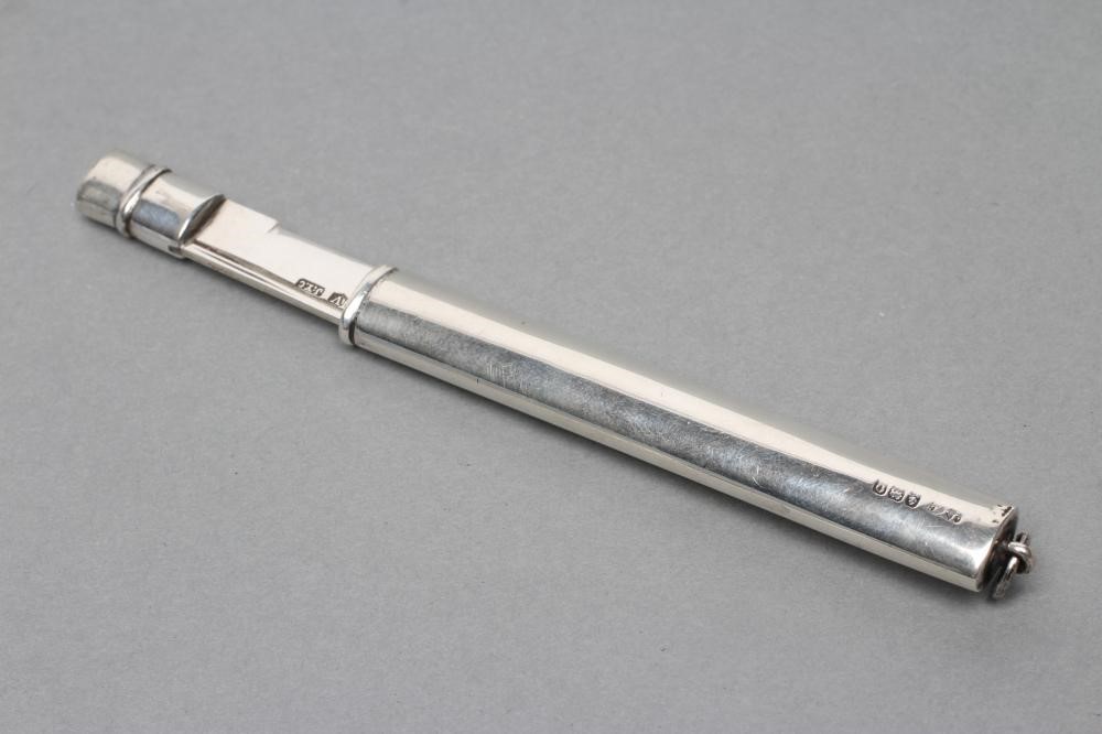 A TRAVELLING SILVER FRUIT KNIFE Image