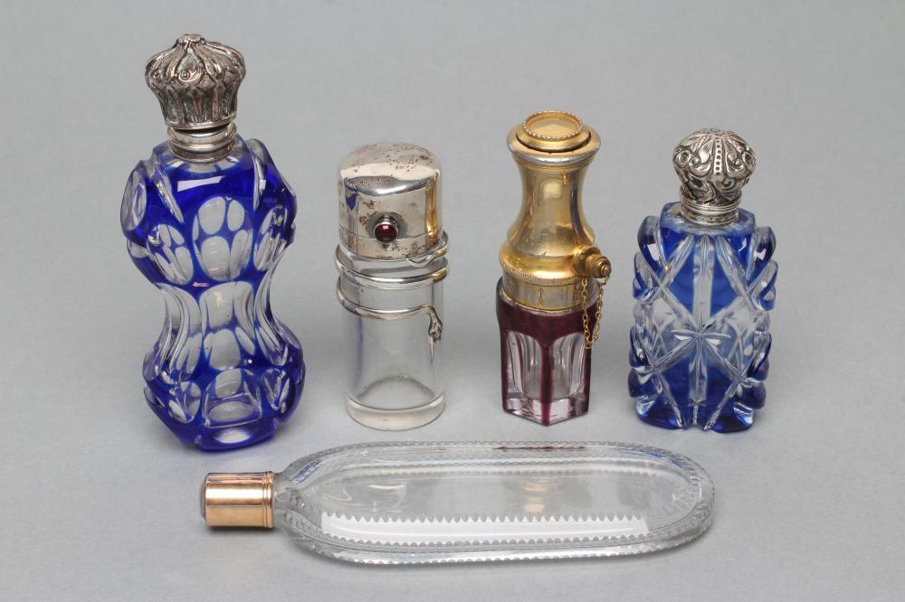 A COLLECTION OF GEORGIAN AND LATER GLASS SCENT BOTTLES Image