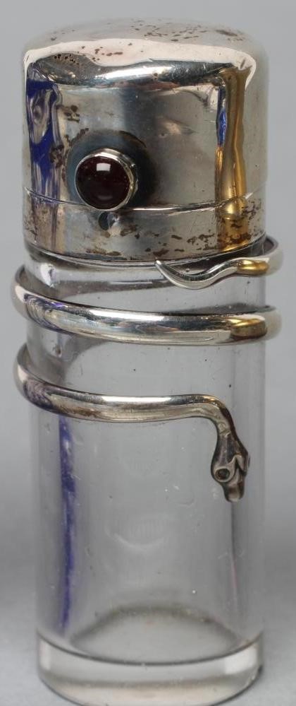 A COLLECTION OF GEORGIAN AND LATER GLASS SCENT BOTTLES Image