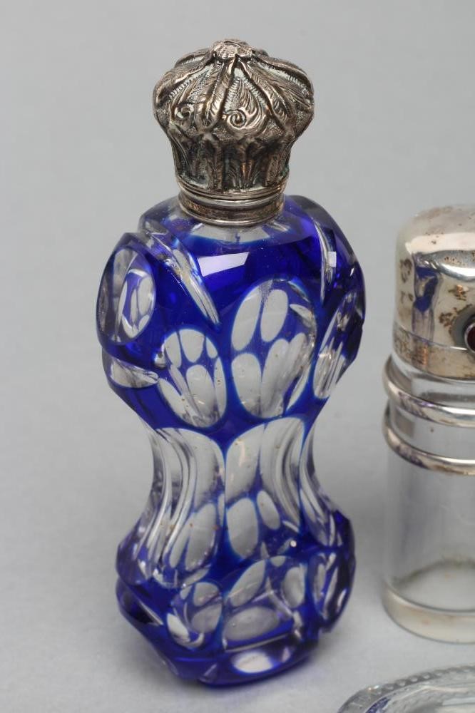 A COLLECTION OF GEORGIAN AND LATER GLASS SCENT BOTTLES Image