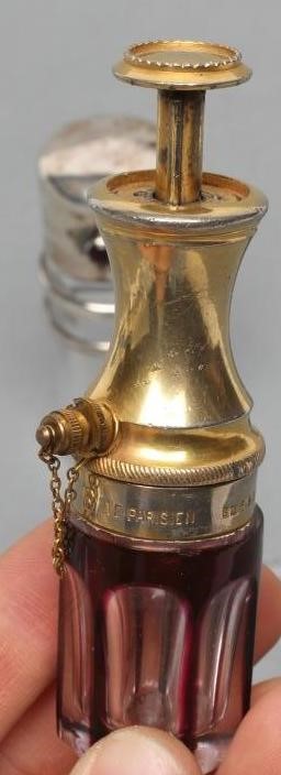 A COLLECTION OF GEORGIAN AND LATER GLASS SCENT BOTTLES Image