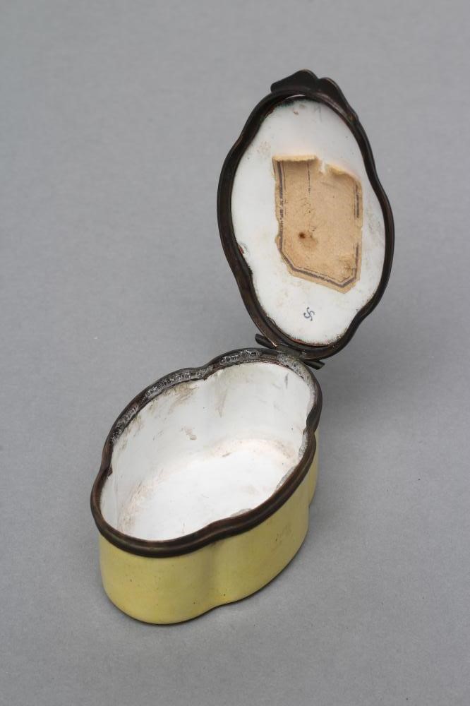 A STAFFORDSHIRE STYLE ENAMEL BOX Image