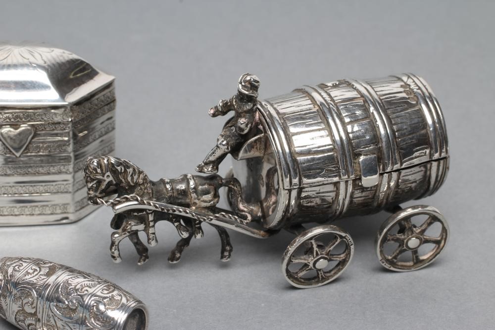 A LATE VICTORIAN SILVER NOVELTY BOX AND COVER Image