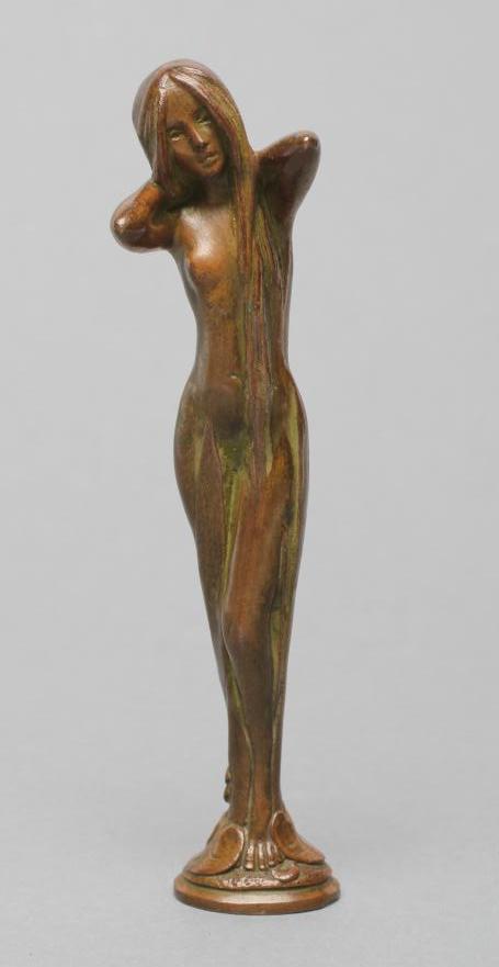 A GENTLEMAN'S ART NOUVEAU BRONZE HAND SEAL Image